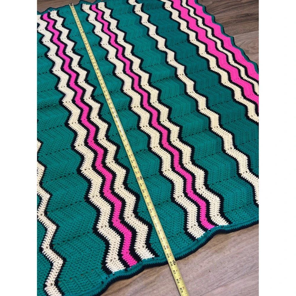 Vintage Handmade Crochet Afghan Blanket Chevron Ripple‎ Green Pink Black 61x56
